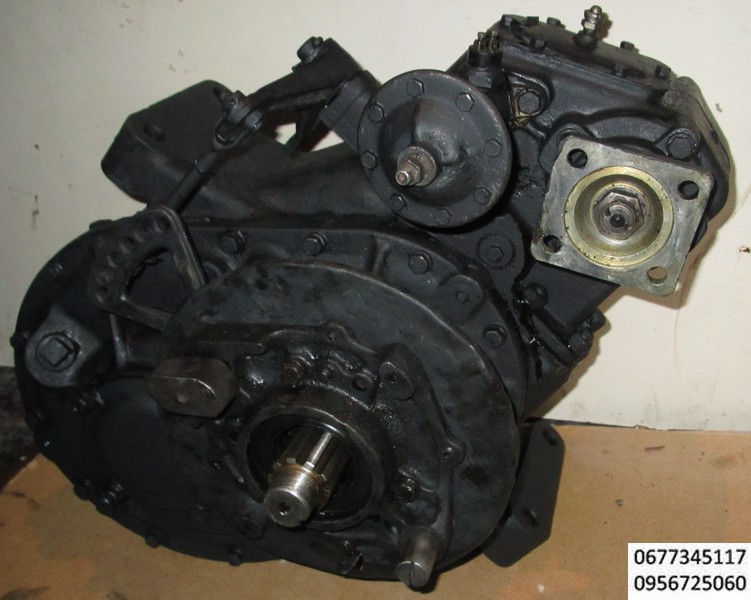 роздатка зил 131, ком лебедки , Коробка раздаточная ЗИЛ-131 в сб. 131-1800010 , Коробка отбора мощности Артикул: 131-4202010-Б реверсивная, служит для привода лебедки и устанавливается на фланец люка коробки передач.Коробка Отбора Мощности с пневмо/включением , Коробка отбора мощности на раздатку, лесовоз, кран-манипулятор,КОМ на раздаточную коробку с пневмоключением ЗИЛ-131, Коробка раздаточная ЗИЛ-131  131-1800010 ,Коробка отбора мощности 131-4202010 ,Односкоростную коробку отбора мощности устанавливают на верхний люк раздаточной коробки. Это дает возможность отбора мощности от трансмиссии для привода различных специальных агрегатов, применяемых потребителем при использовании шасси автомобиля в качестве транспортной базы.